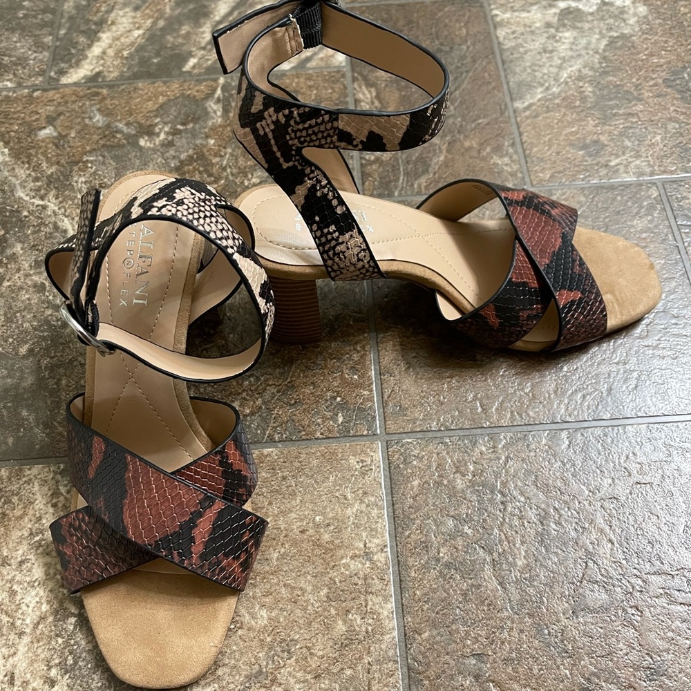 Heels - Picture 3 of 3